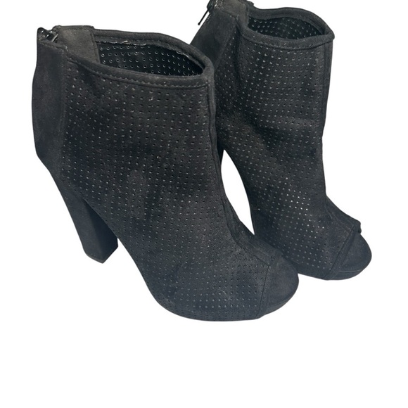 Mark & Maddux Peep Toe Faux Suede Perforated Booties Sz 6 - Picture 1 of 12